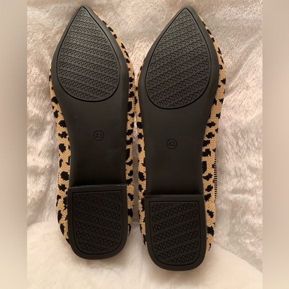 Comfortable Leopard Print Flats - Picture 3 of 4